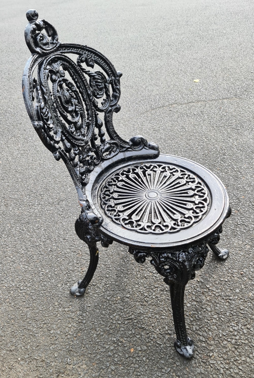 Handsome Heavy Cast-iron Garden set View IV