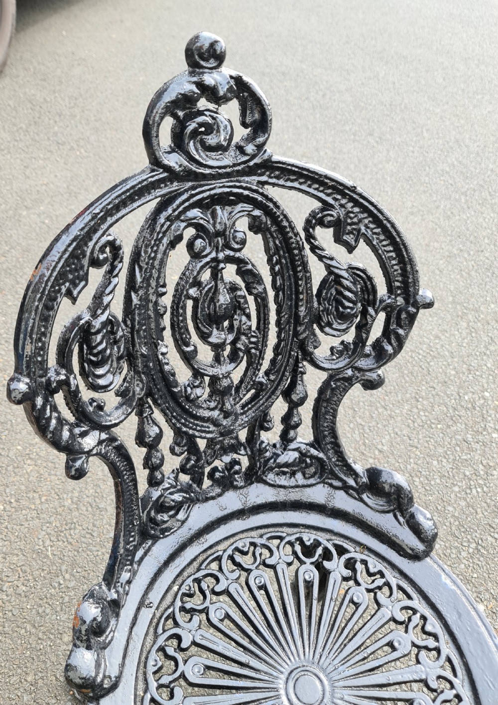 Handsome Heavy Cast-iron Garden set View V