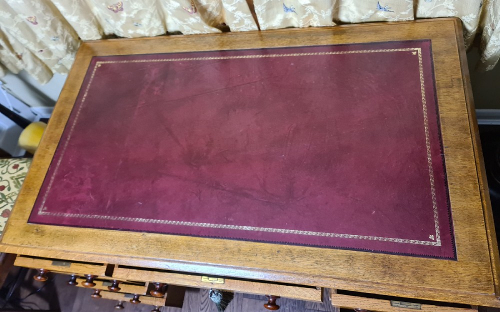 Good Quality Victorian Oak Pedestal Desk View VII