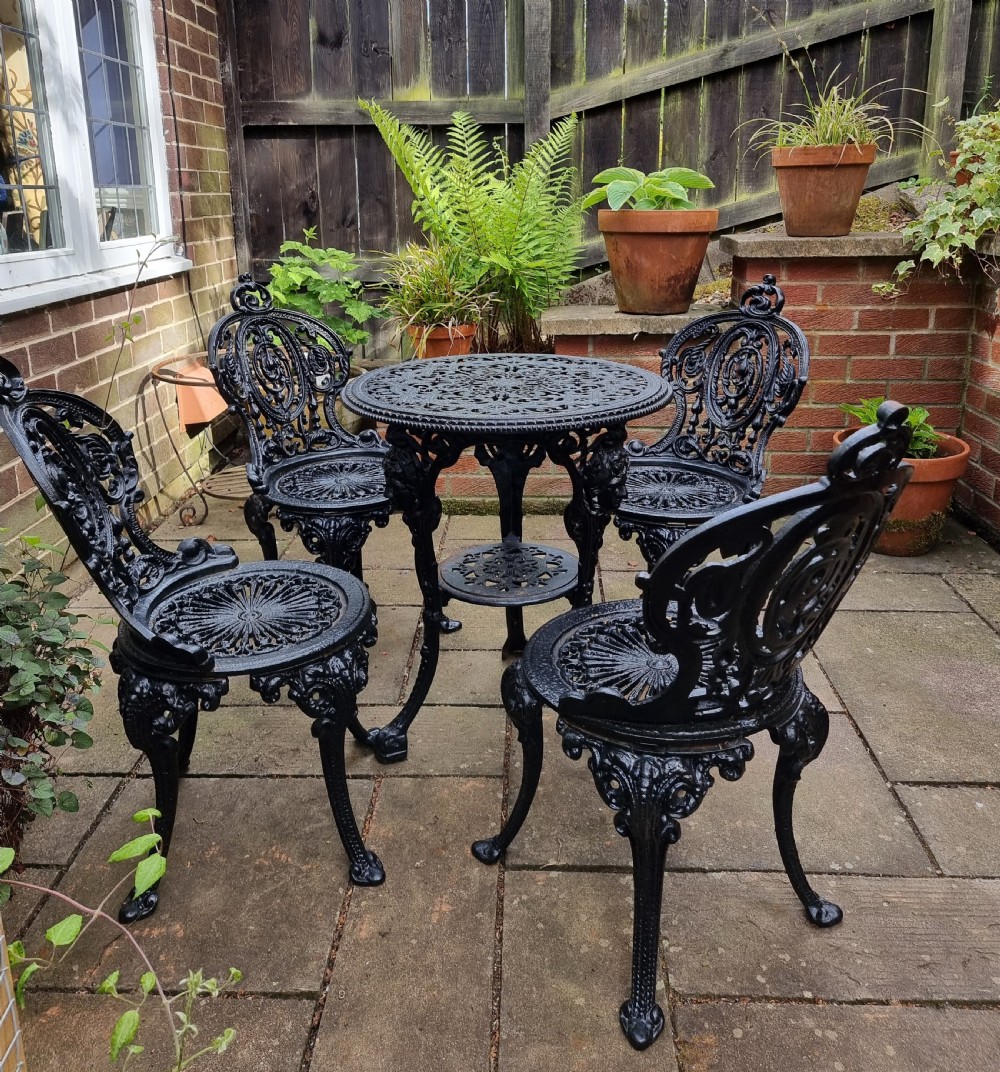 Wonderful Cast-iron Garden Set inc. Four chairs and One Table
