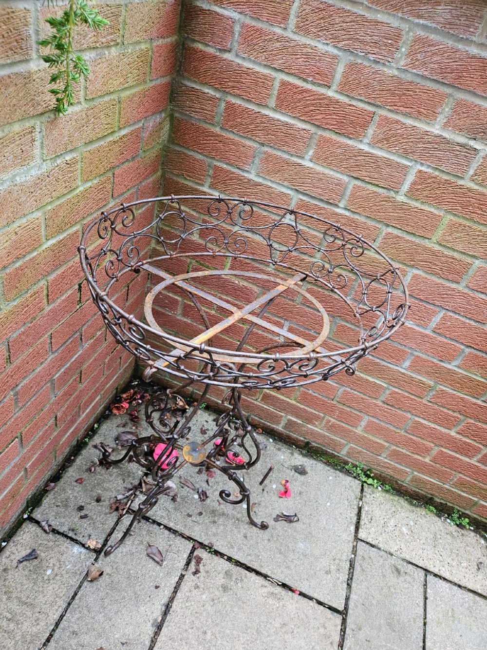 Stylish 19th Century Basket Plantstand View V