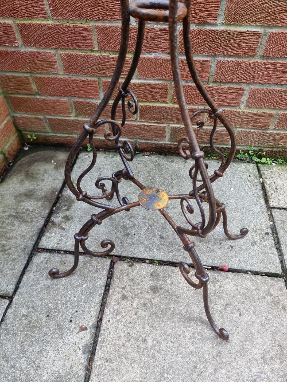 Stylish 19th Century Basket Plantstand View VI