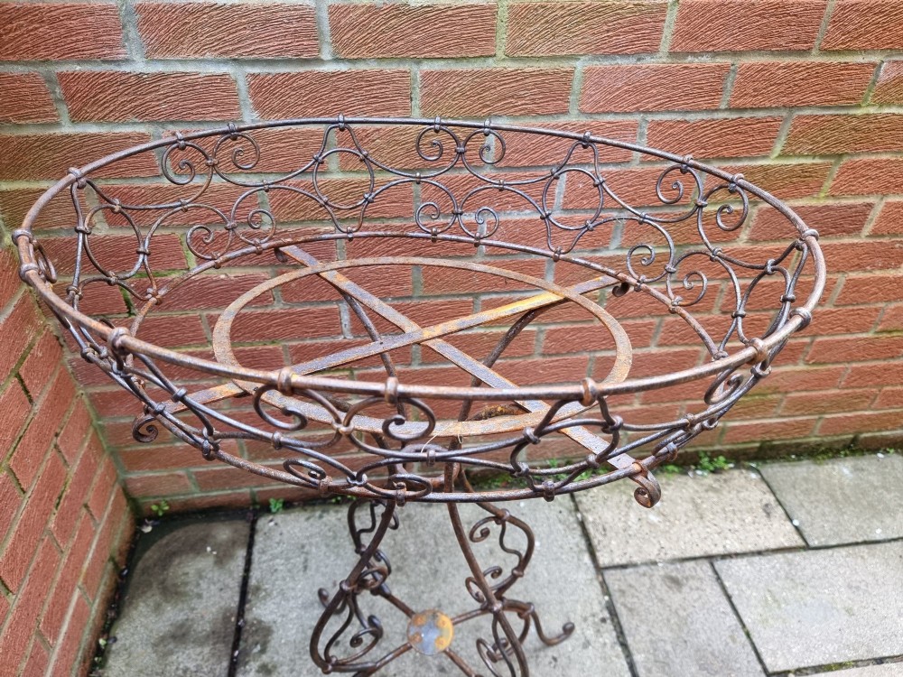 Stylish 19th Century Basket Plantstand View VII