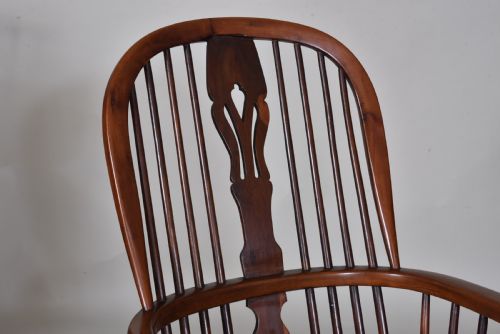 MATCHED PAIR OF 19TH CENTURY YEW WINDSOR CHAIRS - ADDITIONAL PHOTO 2
