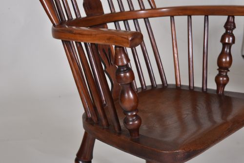 MATCHED PAIR OF 19TH CENTURY YEW WINDSOR CHAIRS - ADDITIONAL PHOTO 4