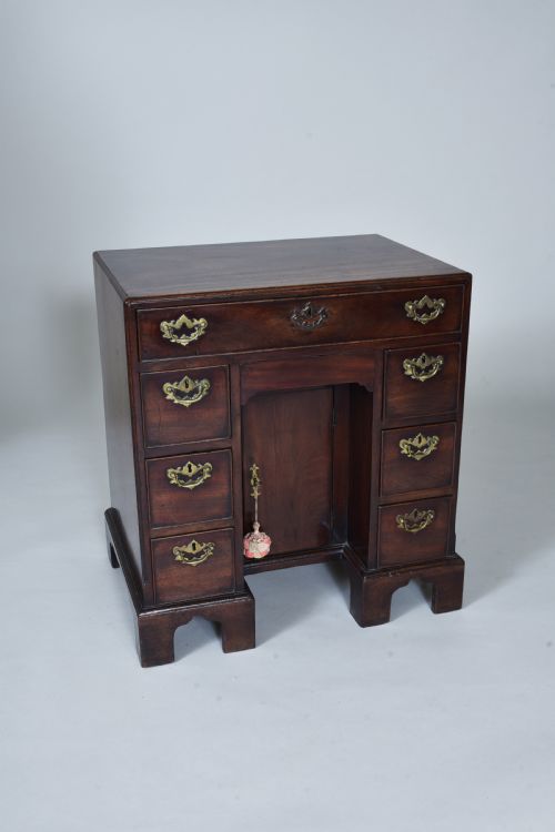 Fine 18th Century Mahogany Kneehole Desk