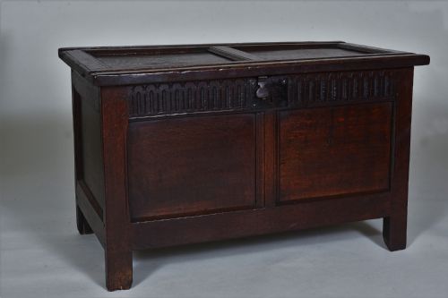 17TH CENTURY SMALL OAK COFFER - ADDITIONAL PHOTO 3