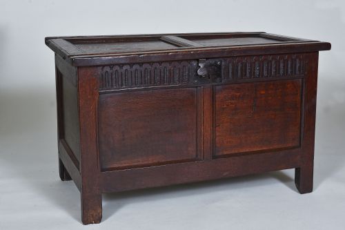 17TH CENTURY SMALL OAK COFFER - ADDITIONAL PHOTO 4