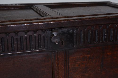 17TH CENTURY SMALL OAK COFFER - ADDITIONAL PHOTO 5