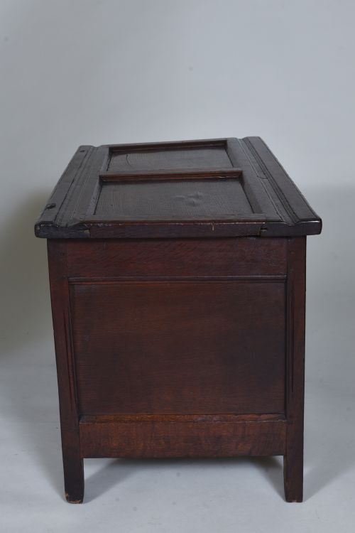 17TH CENTURY SMALL OAK COFFER - ADDITIONAL PHOTO 7