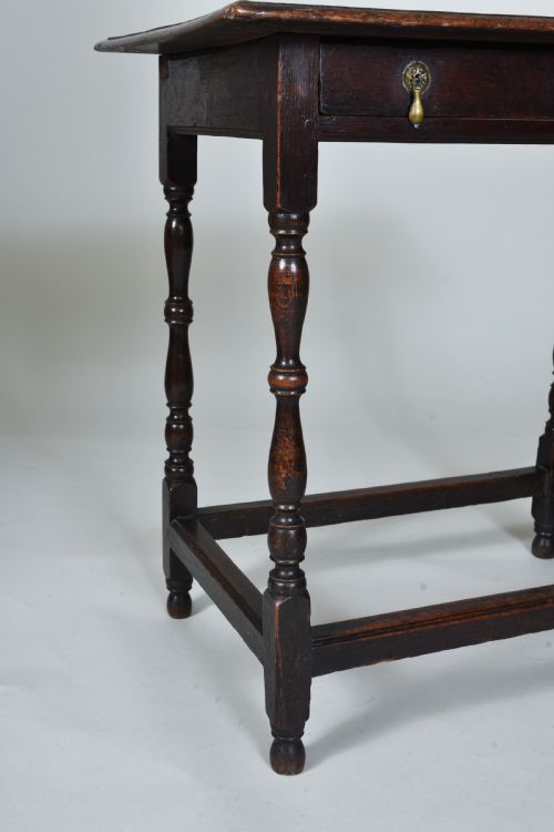17TH CENTURY OAK SIDE TABLE - ADDITIONAL PHOTO 3