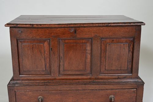 18TH CENTURY WELSH OAK COFFER BACH - ADDITIONAL PHOTO 1