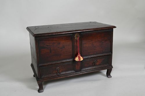 fig 1. 18th century Welsh Oak Coffer Bach
