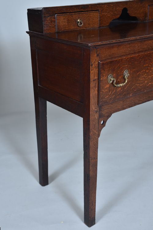 18TH CENTURY OAK DRESSER - ADDITIONAL PHOTO 1