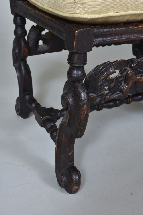 STOOL - ADDITIONAL PHOTO 3