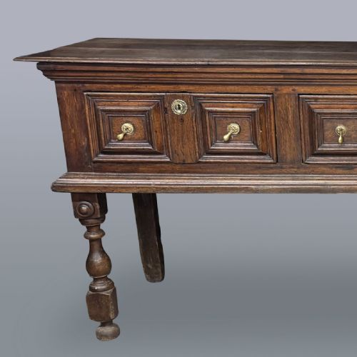 17TH CENTURY OAK DRESSER - ADDITIONAL PHOTO 2
