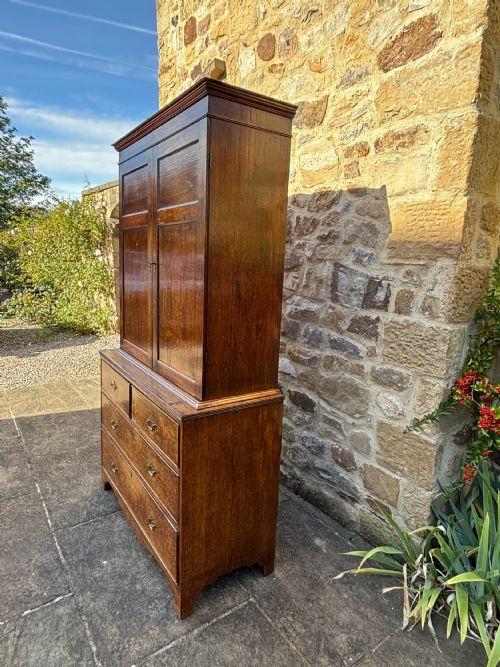 18TH CENTURY OAK CUPBOARD - ADDITIONAL PHOTO 1
