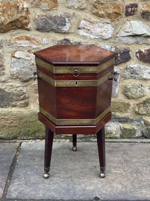 Small Georgian Mahogany Cellarette