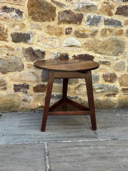 18TH CENTURY OAK CRICKET TABLE