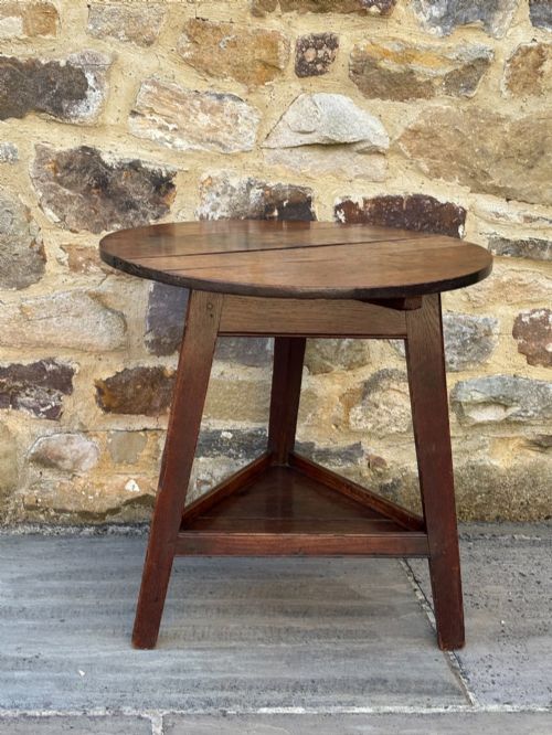 18TH CENTURY OAK CRICKET TABLE - ADDITIONAL PHOTO 1