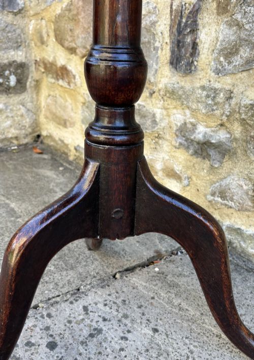 SMALL 18TH CENTURY OAK TRIPOD TABLE - ADDITIONAL PHOTO 2