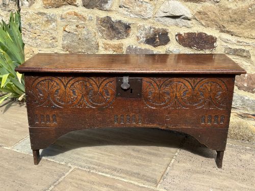 17TH CENTURY OAK COFFER