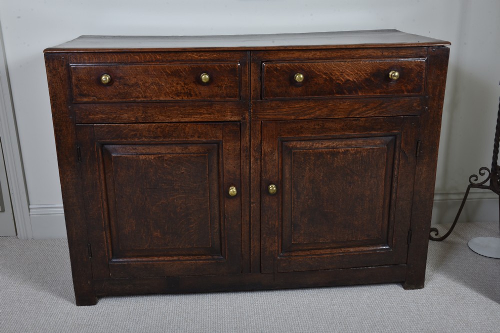 Small 18th century Oak dresser View II