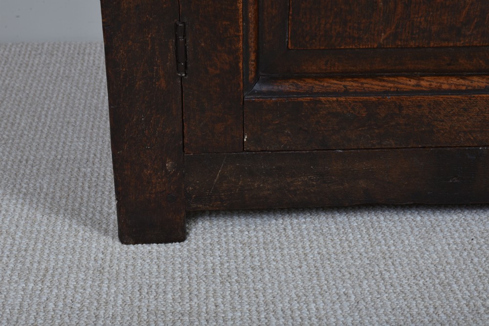 Small 18th century Oak dresser View XI