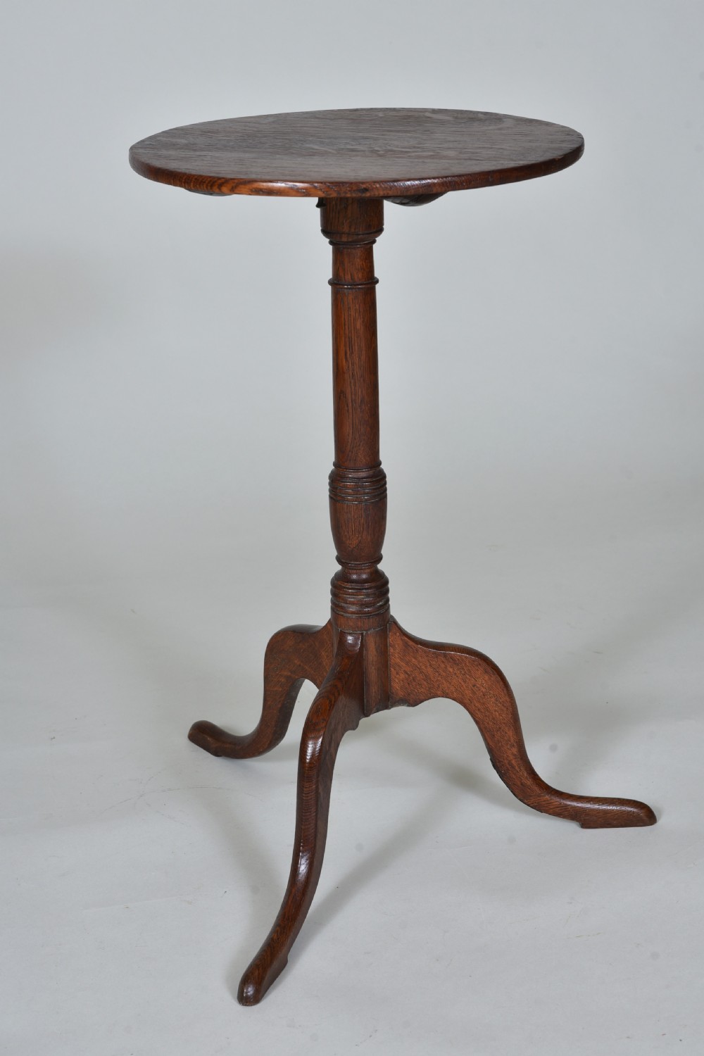Small 18th century Oak tripod table View II