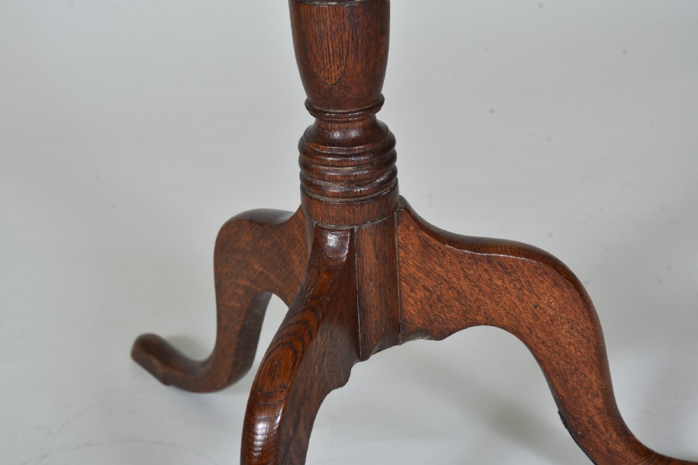 Small 18th century Oak tripod table View V