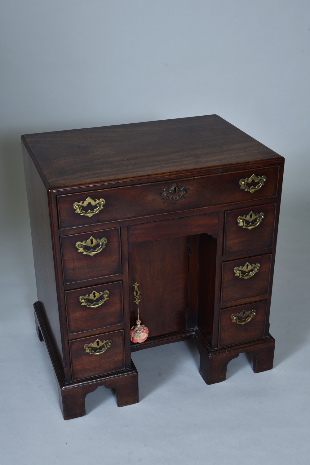 Fine 18th century Mahogany kneehole desk  View IV