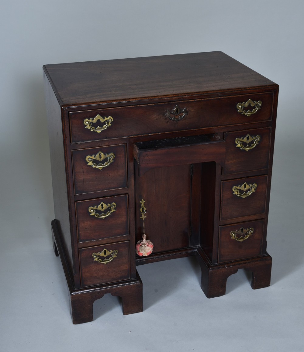 Fine 18th century Mahogany kneehole desk  View V