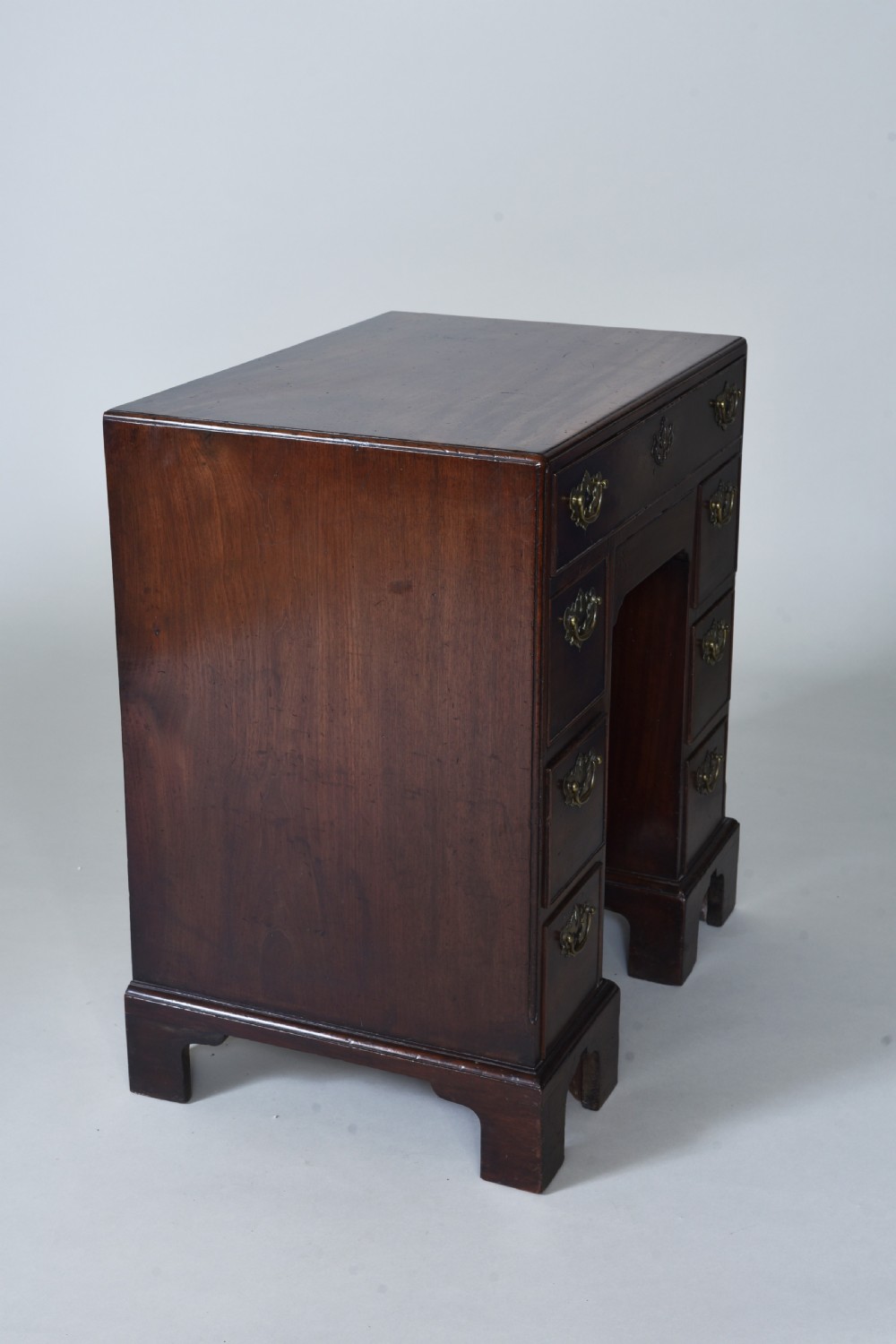 Fine 18th century Mahogany kneehole desk  View XIII