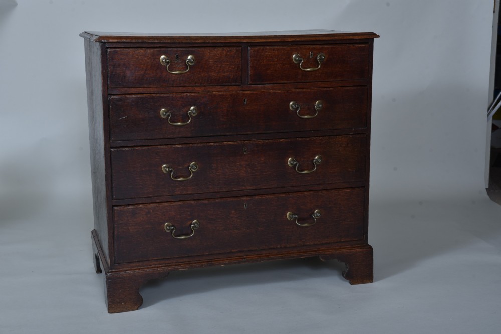 18th century Oak chest of drawers View II