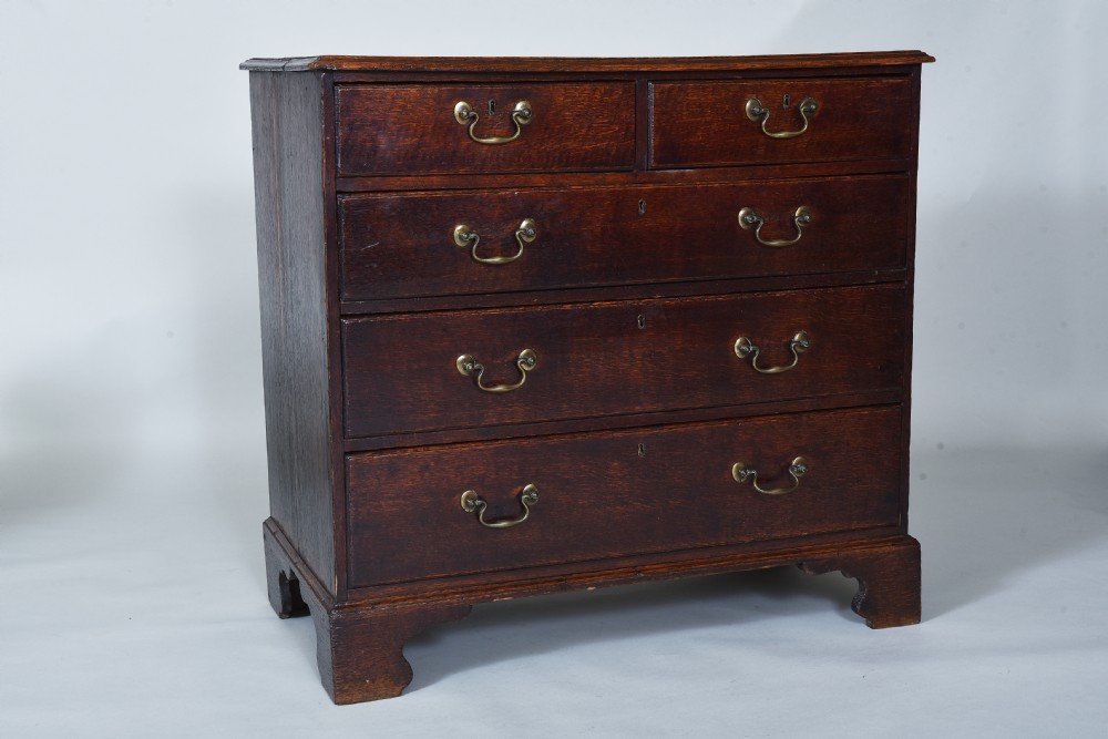 18th century Oak chest of drawers View III