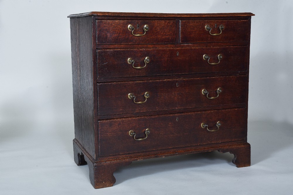 18th century Oak chest of drawers View IV