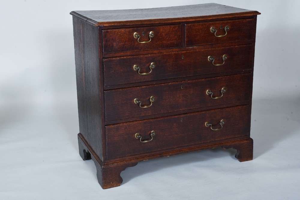 18th century Oak chest of drawers View V