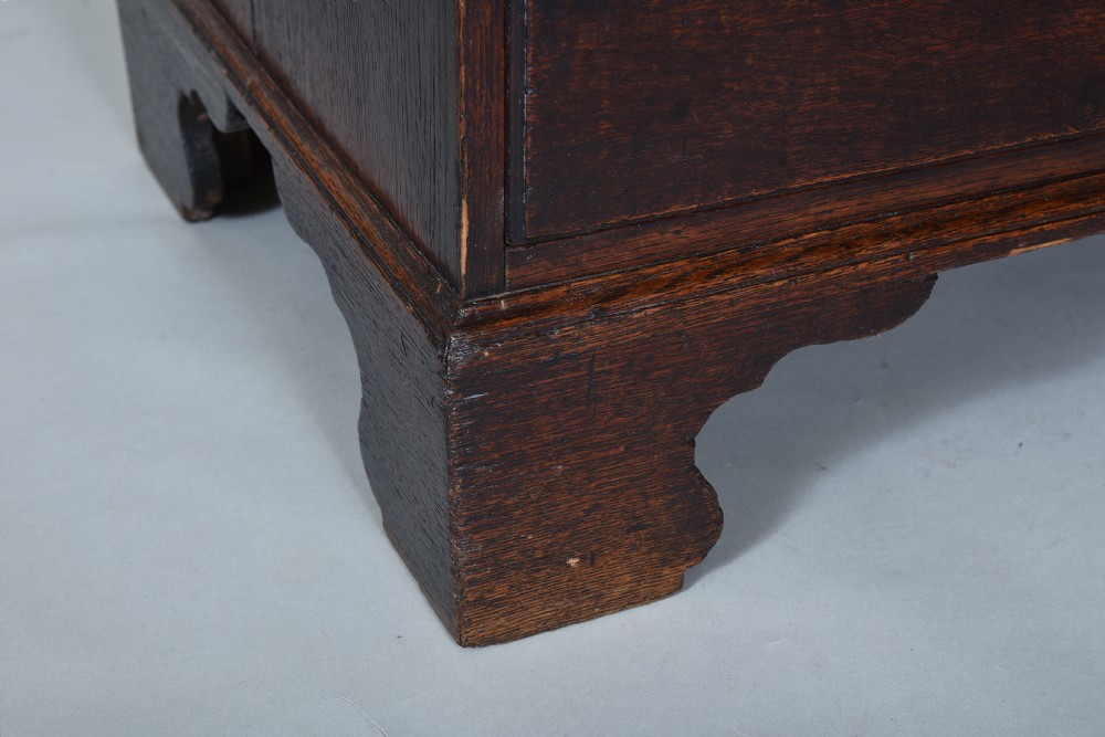 18th century Oak chest of drawers View VI