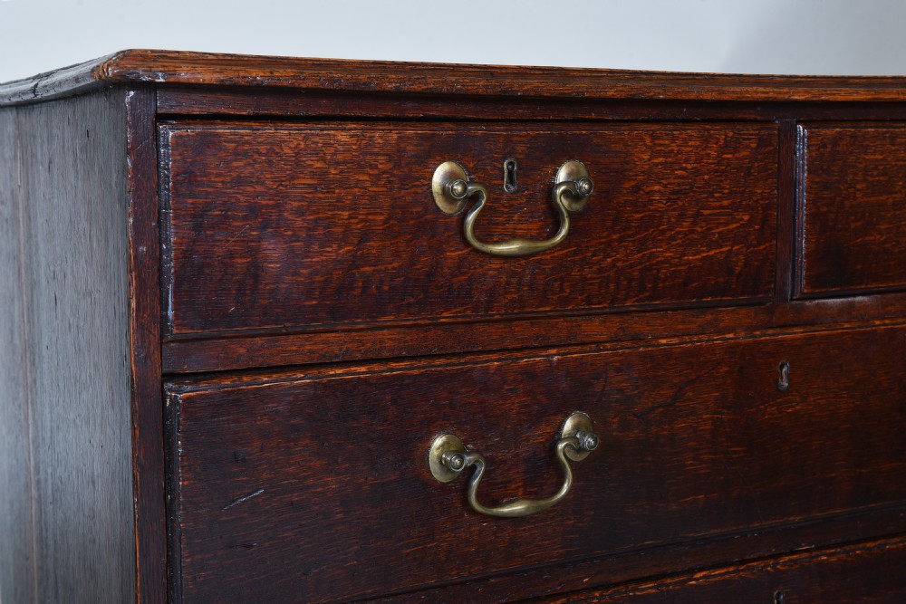 18th century Oak chest of drawers View VII