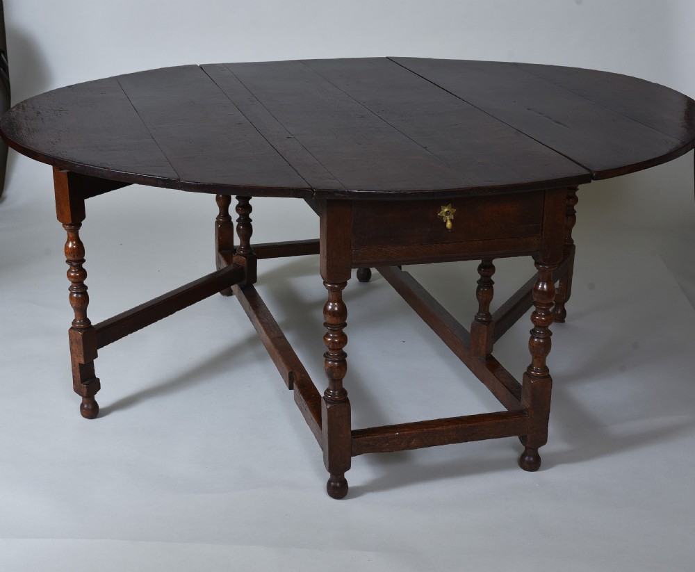 17th century Oak Gateleg Dining Table of a good size