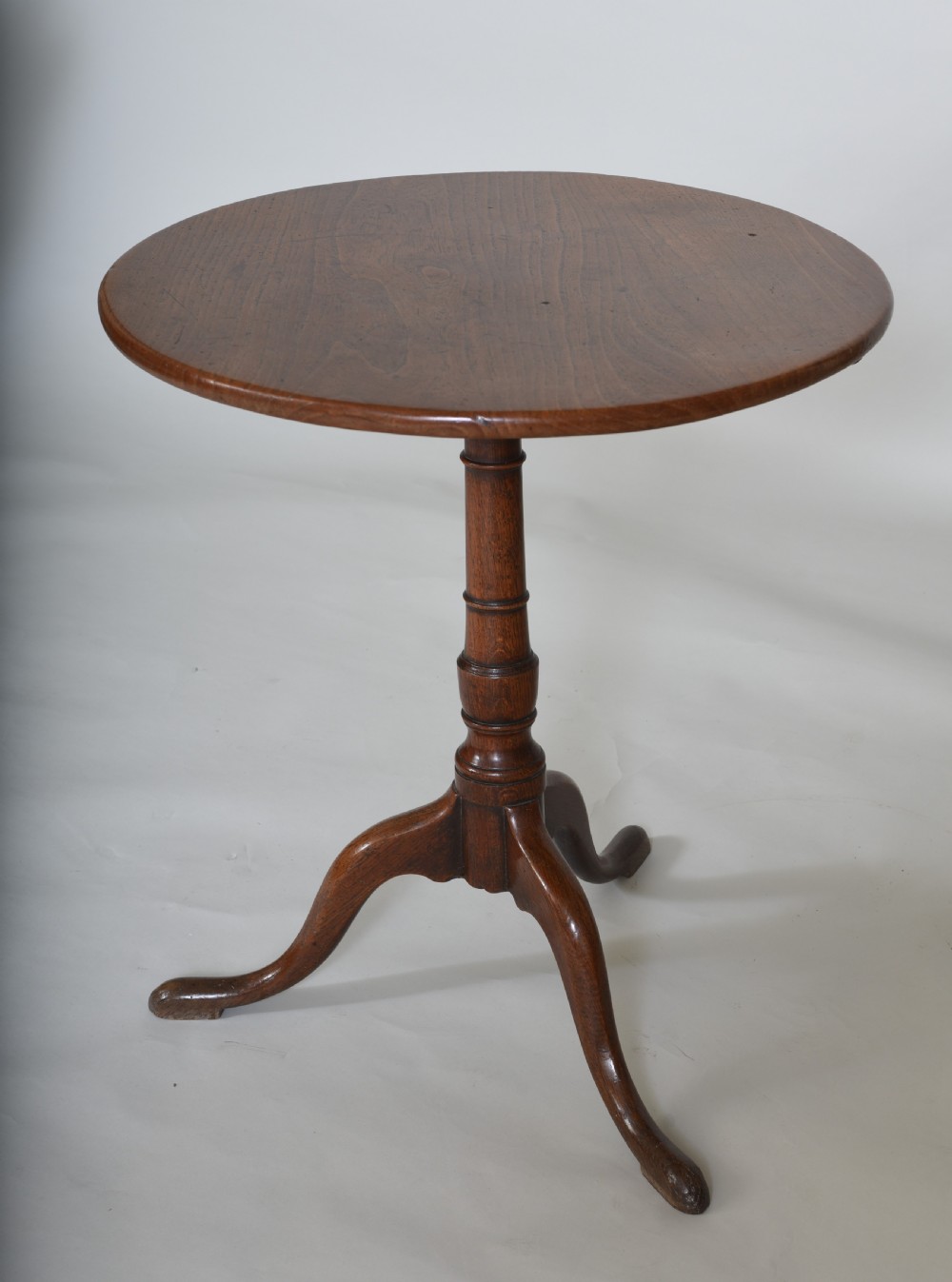 18th century Elm Tripod Table