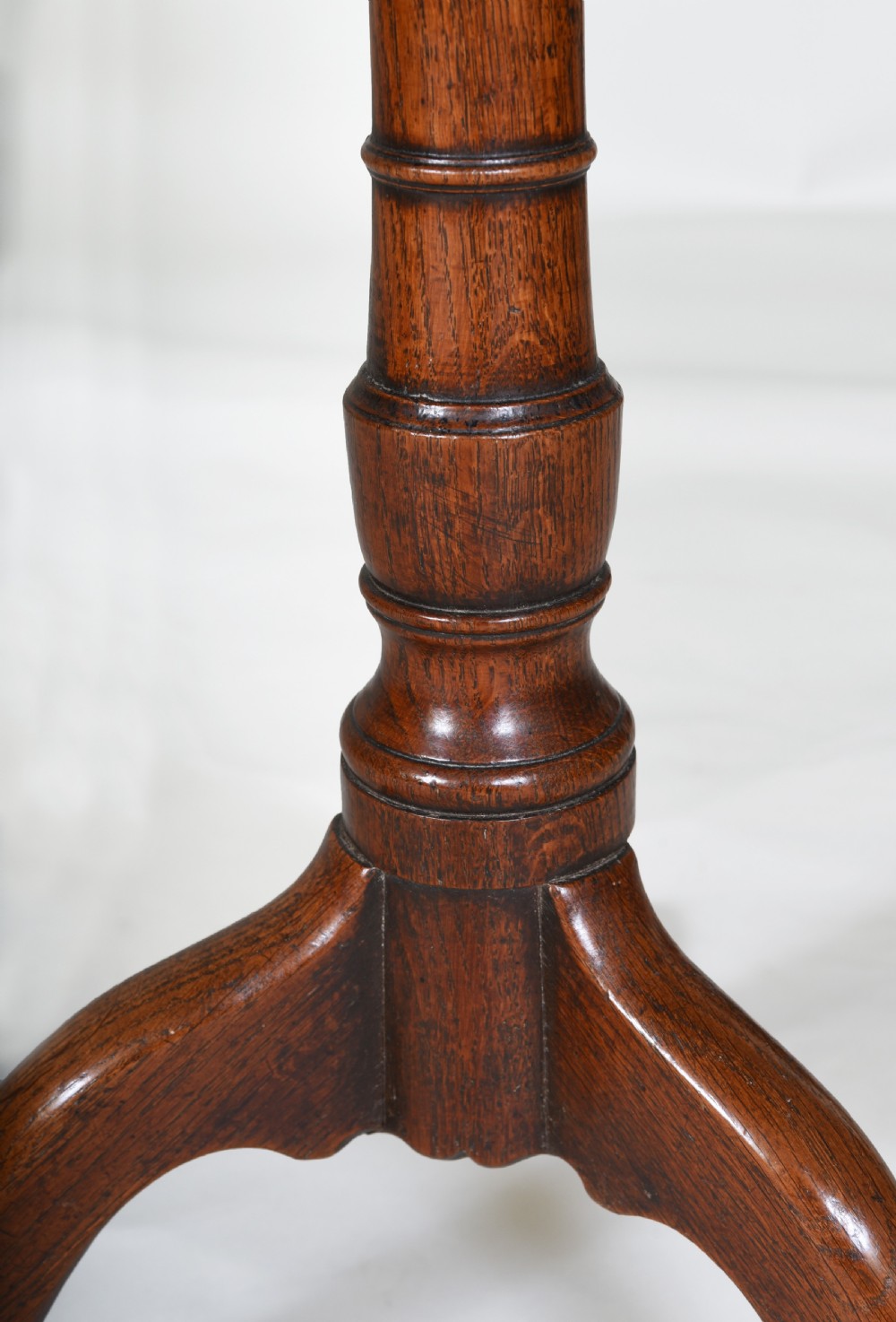18th century Elm Tripod Table View IV