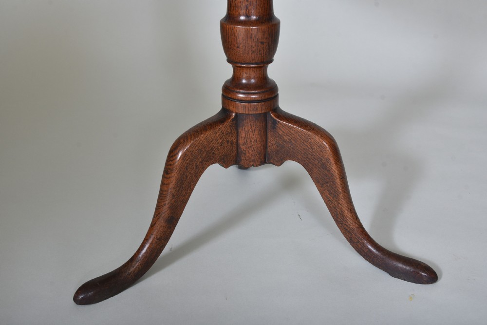 18th century Oak Tripod Table View VI