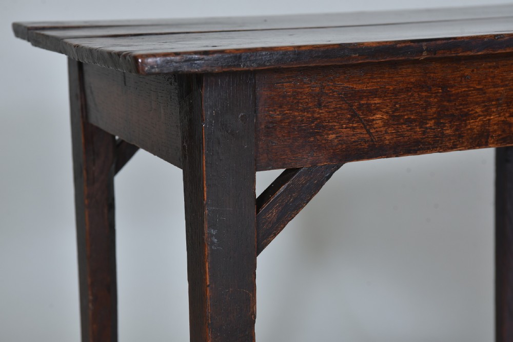 Low 18th century Oak Table View V
