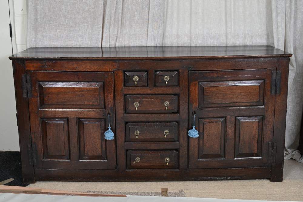 Long 18th century Welsh Oak Dresser of exceptional quality 