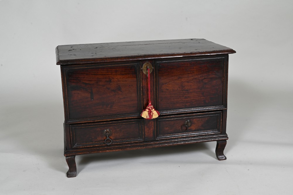 18th century  Welsh Oak Coffer Bach  View III