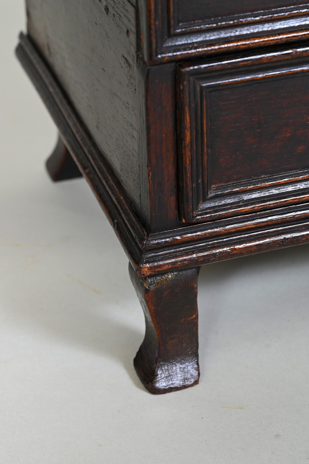 18th century  Welsh Oak Coffer Bach  View IV