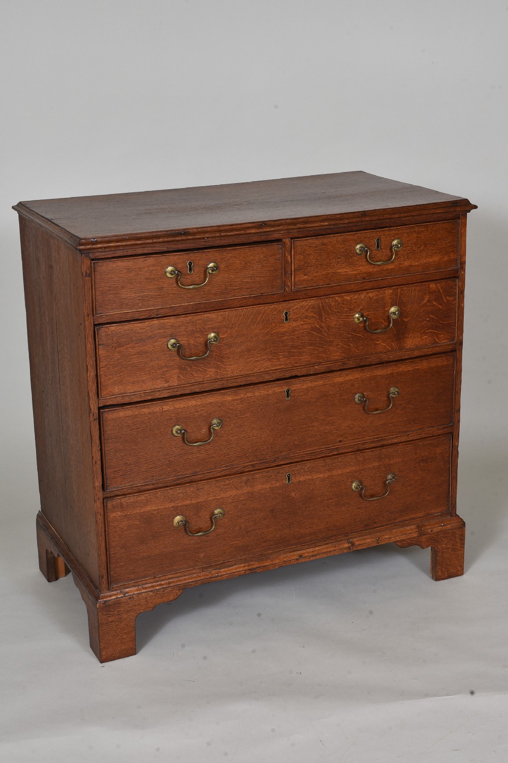 Oak Chest of Drawers View III