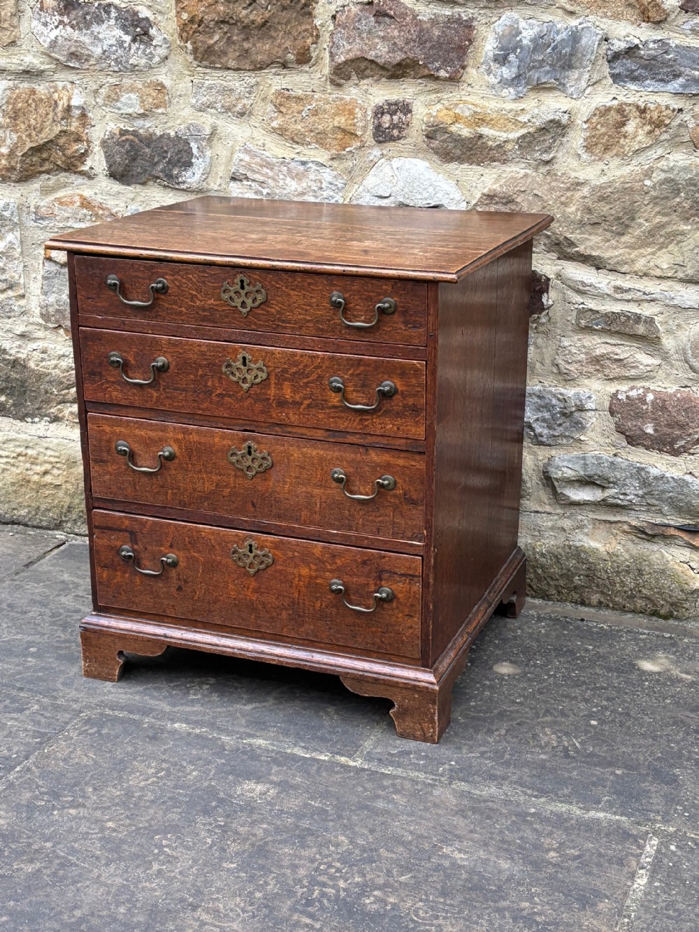 Small 18th century Oak Chest of Drawers View II