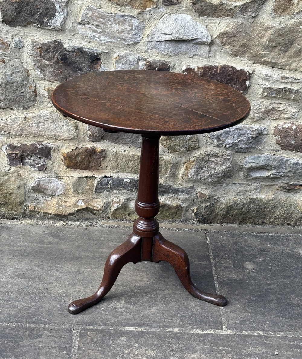 Small 18th century Oak Tripod Table